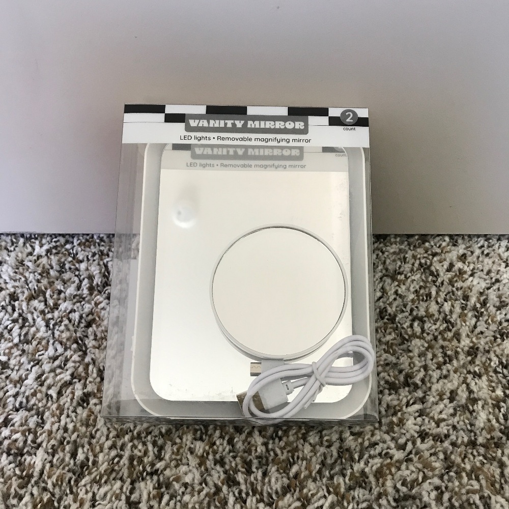 VANITY MIRROR LED LIGHTS. REMOVABLE MAGNIFYING MIRROR.